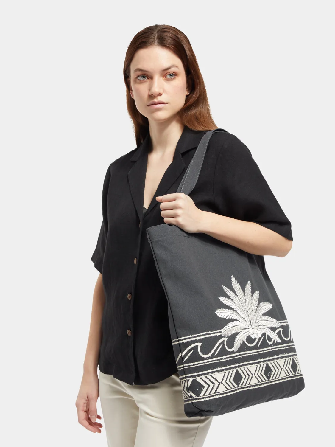 Canvas tote bag with embroidery