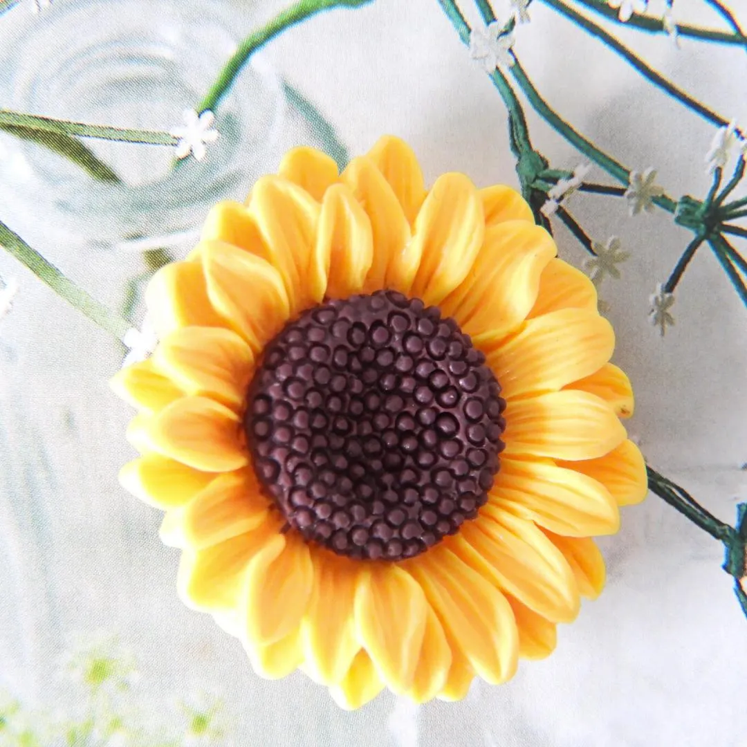 Large sunflower button (40 mm)