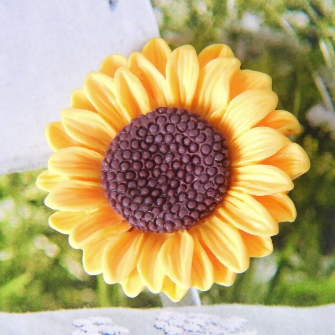 Large sunflower button (40 mm)